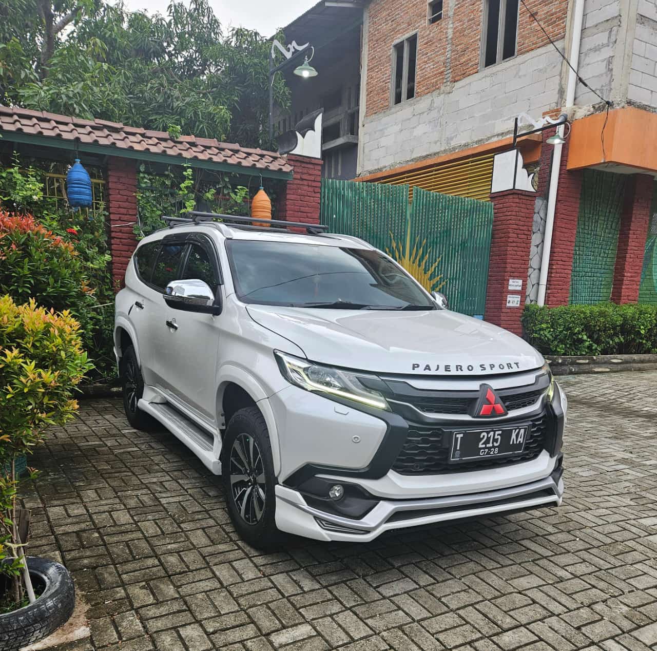 M. Pajero Dakar 4X2 - Gambar 3