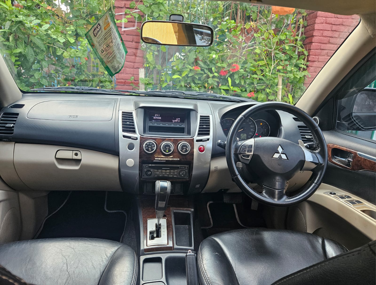 Pajero Dakar 4X2 Matic - Gambar 12