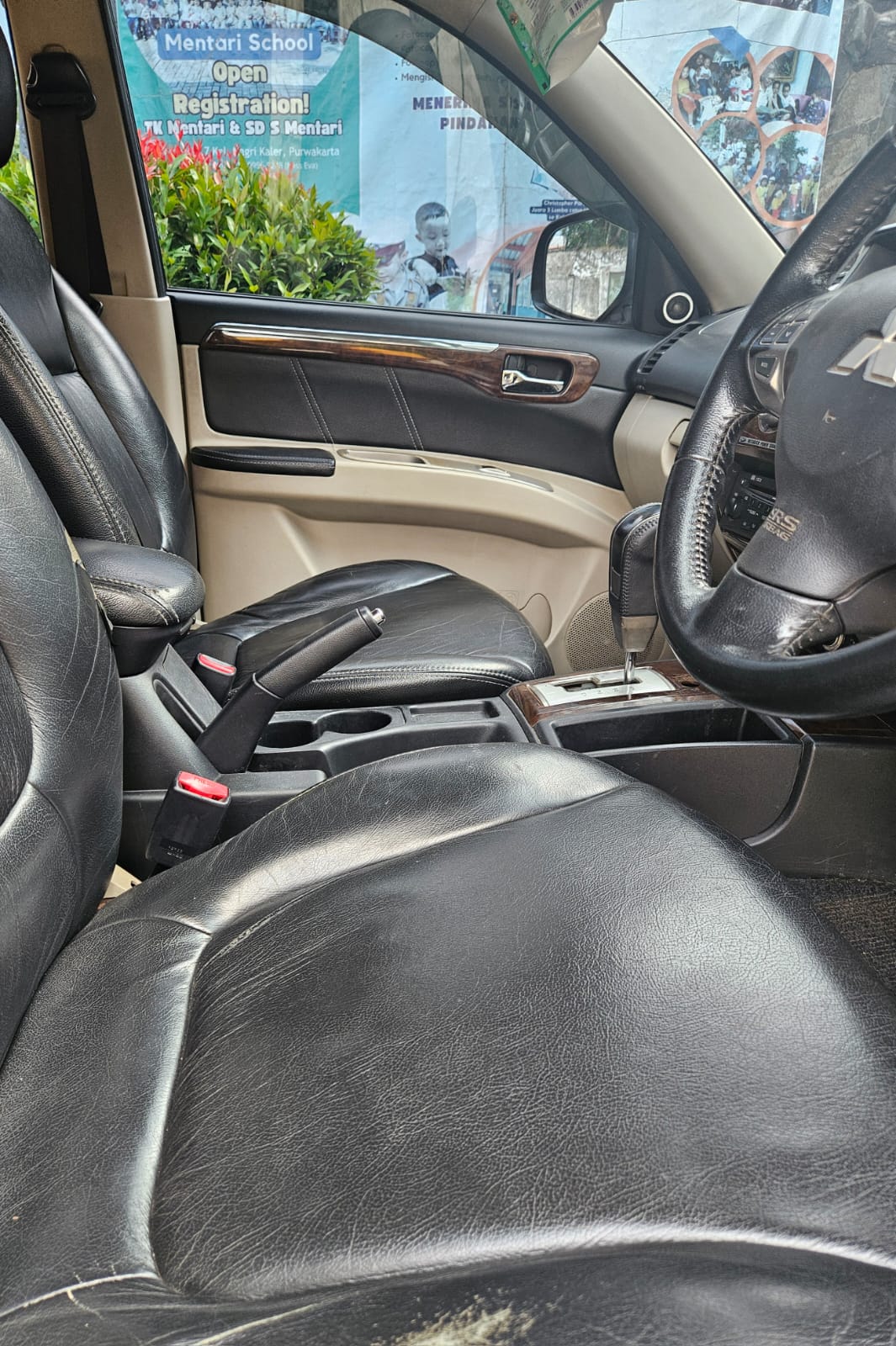 Pajero Dakar 4X2 Matic - Gambar 11